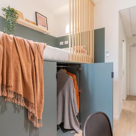 Well-Located Campus Rooms Near City Park Мілан Екстер'єр фото