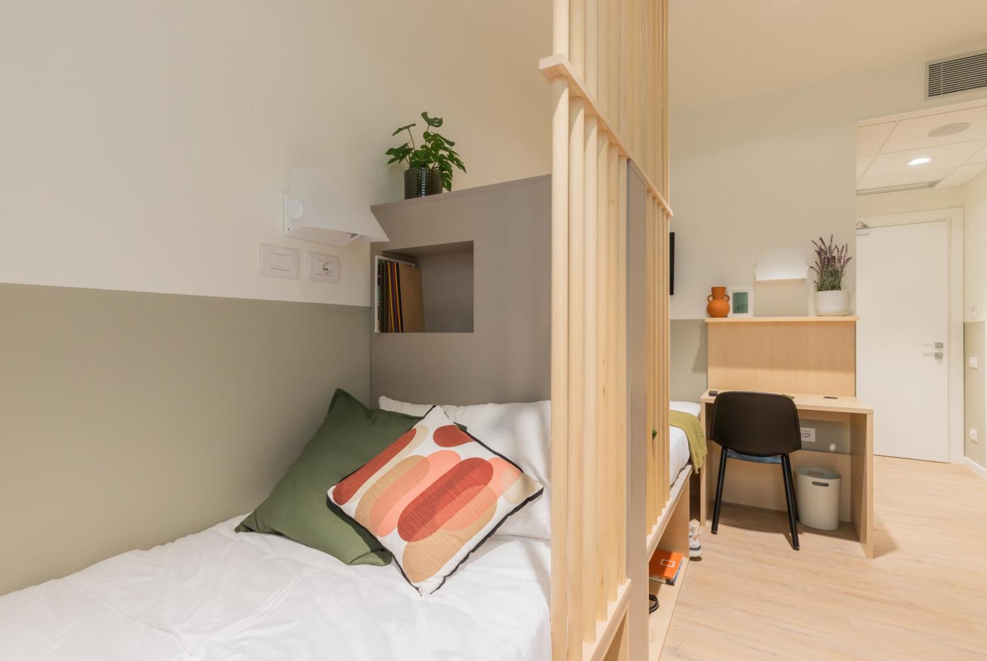 Well-Located Campus Rooms Near City Park Мілан Екстер'єр фото