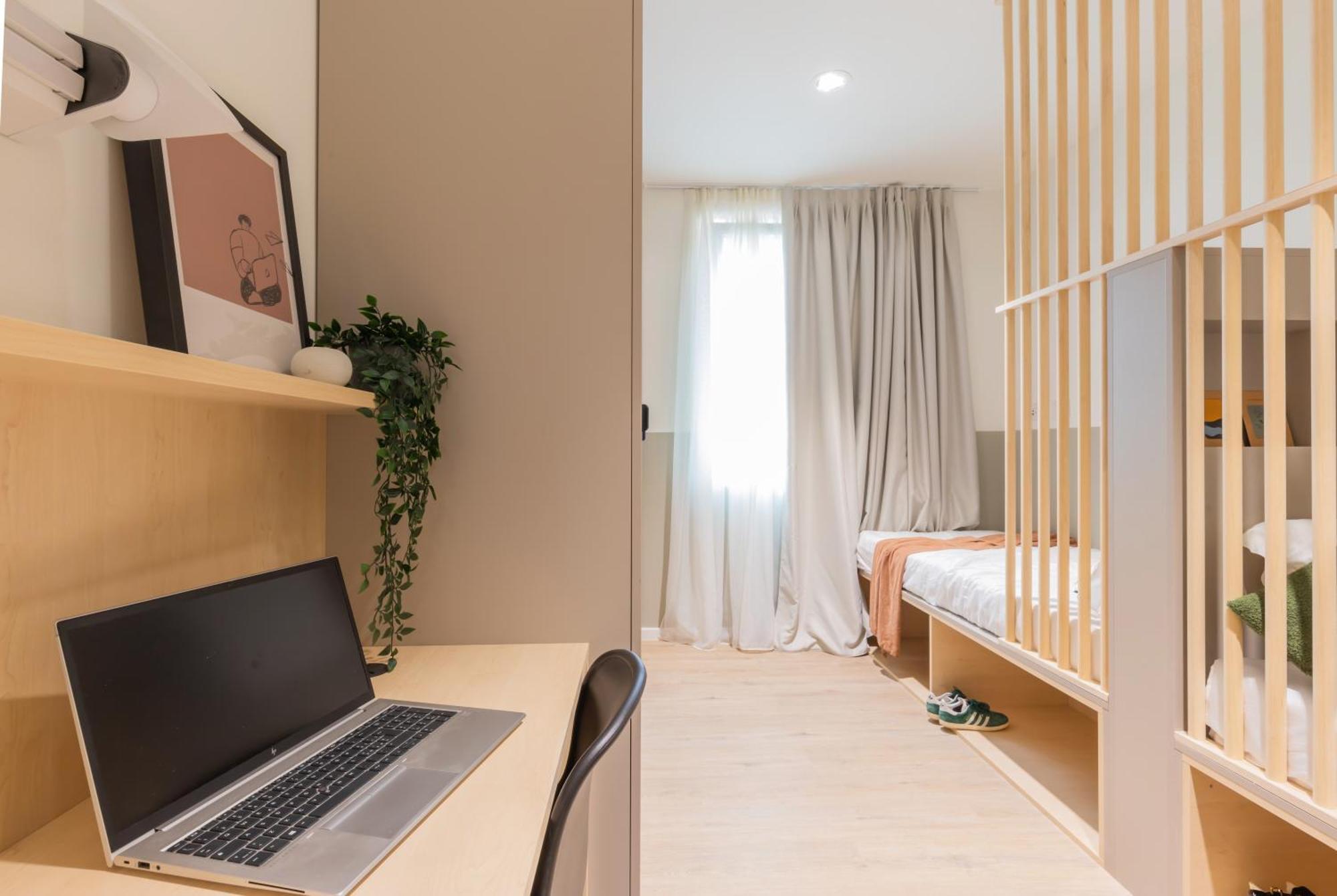 Well-Located Campus Rooms Near City Park Мілан Екстер'єр фото