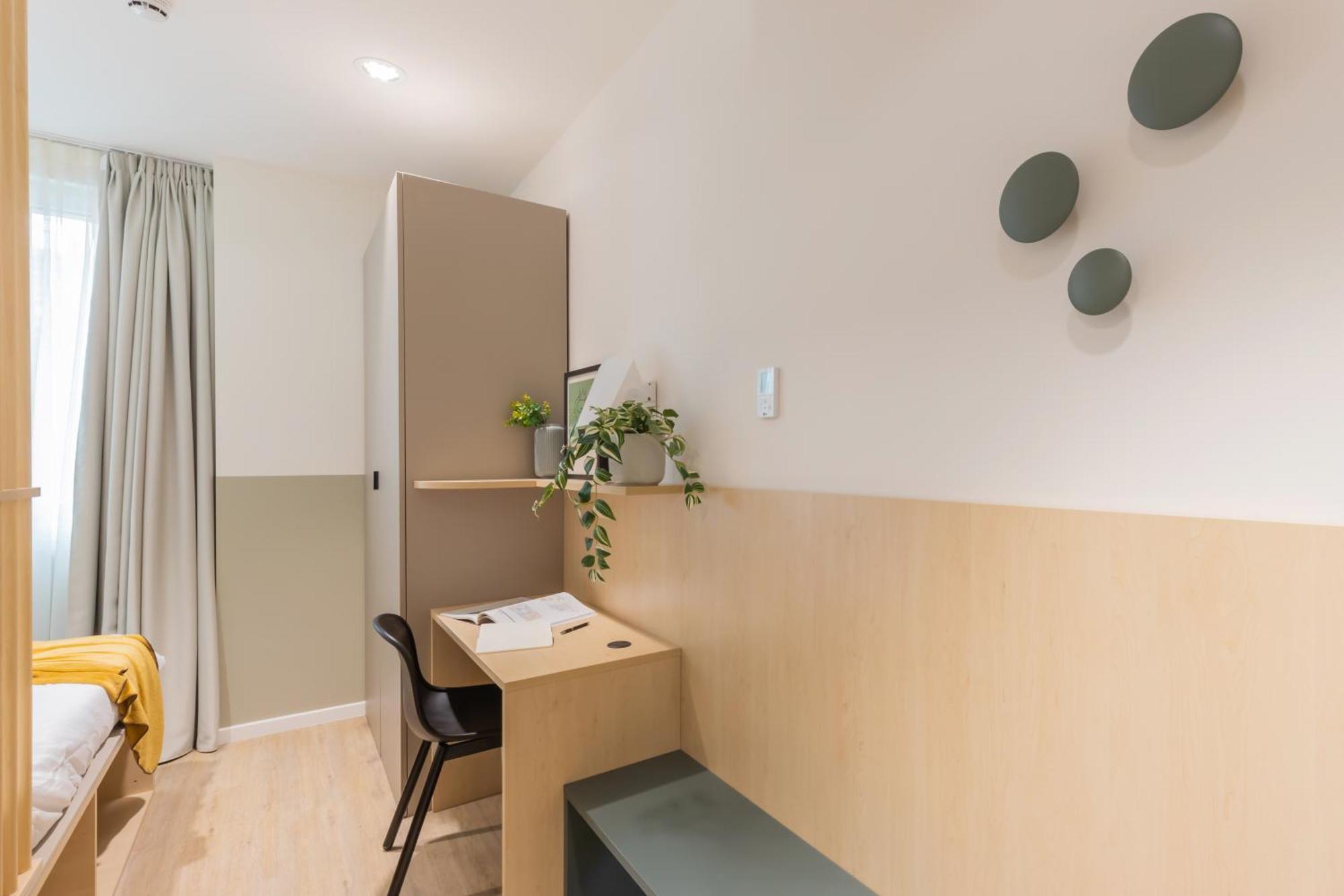 Well-Located Campus Rooms Near City Park Мілан Екстер'єр фото