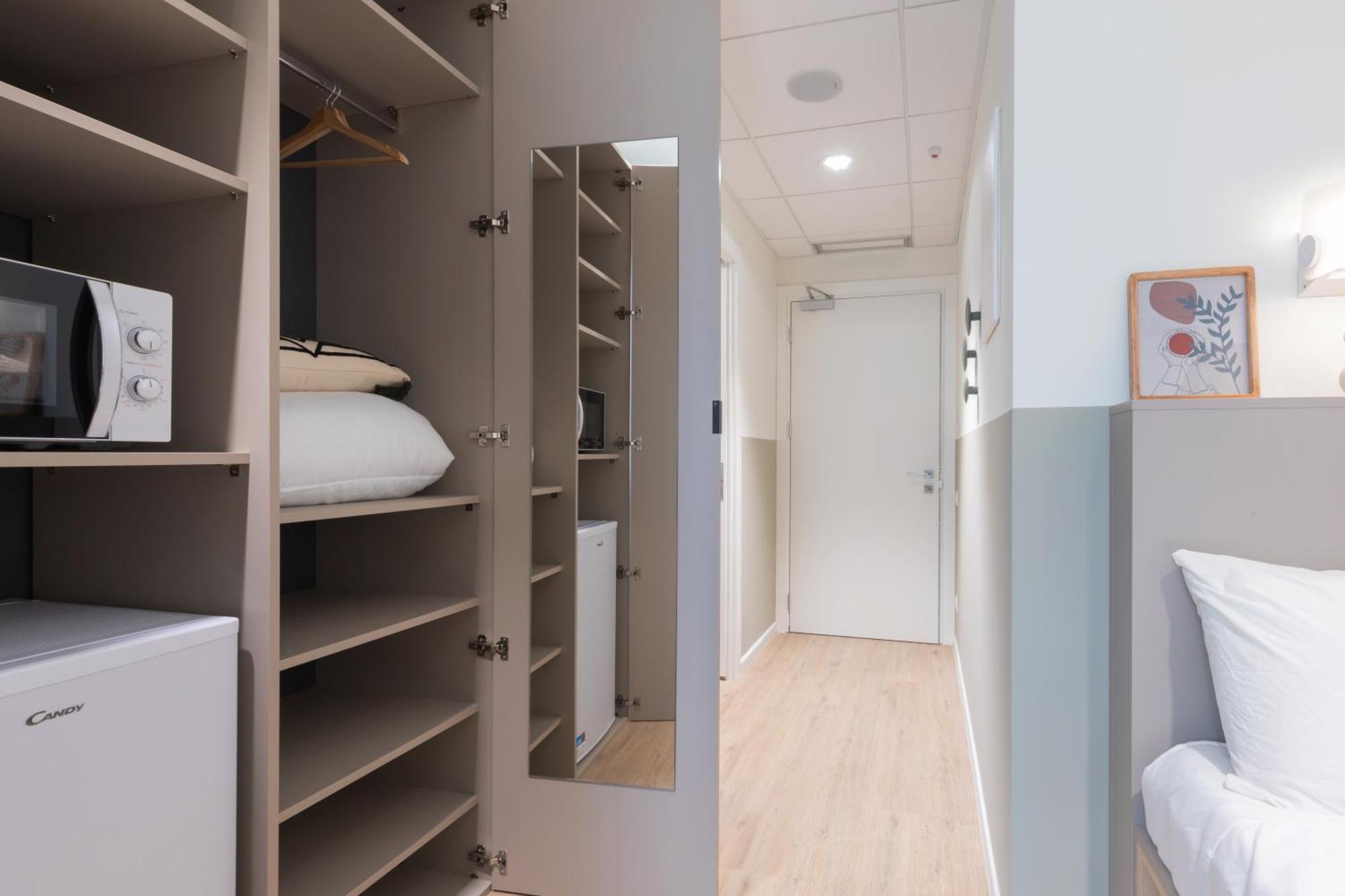 Well-Located Campus Rooms Near City Park Мілан Екстер'єр фото