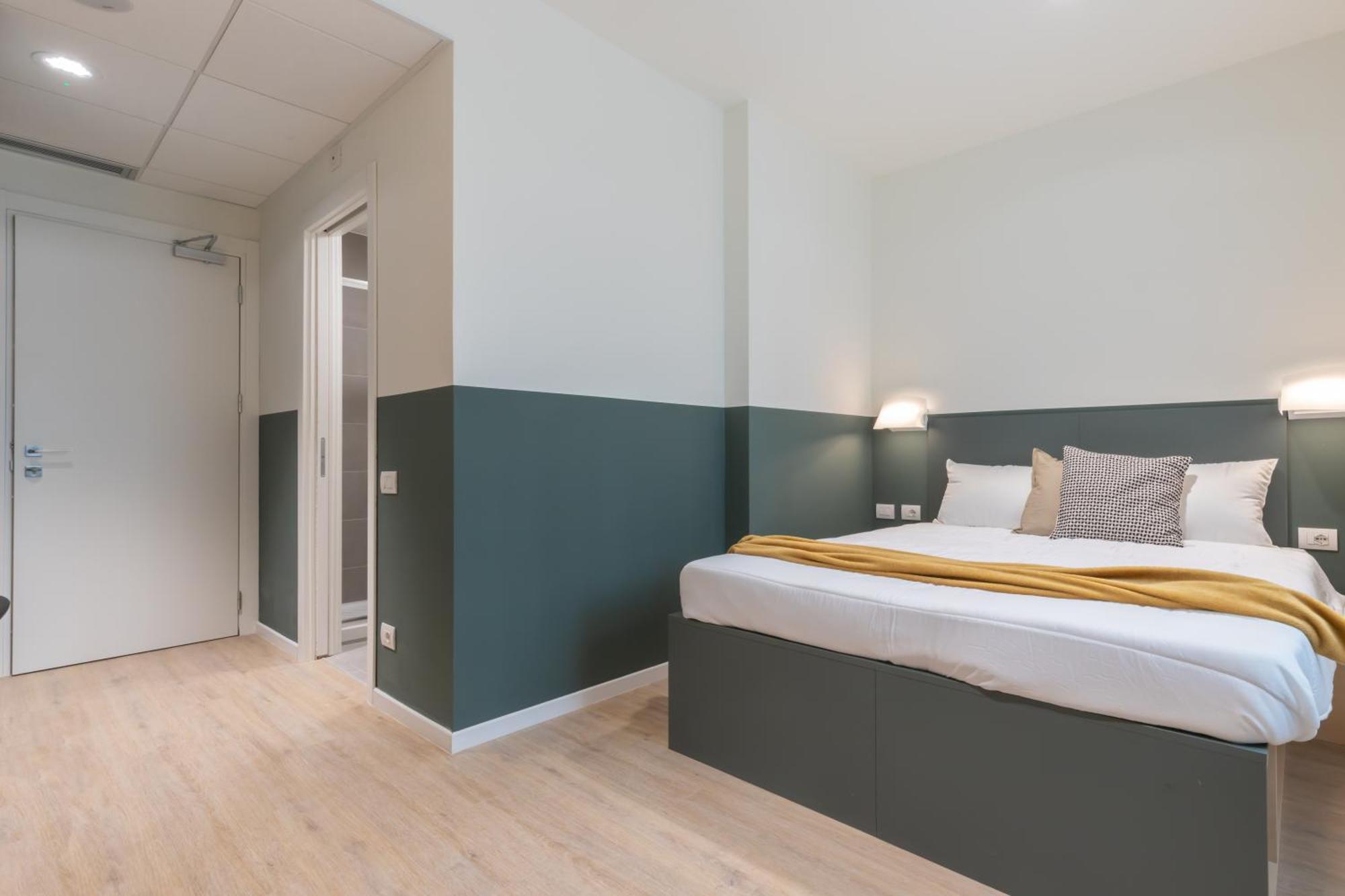 Well-Located Campus Rooms Near City Park Мілан Екстер'єр фото