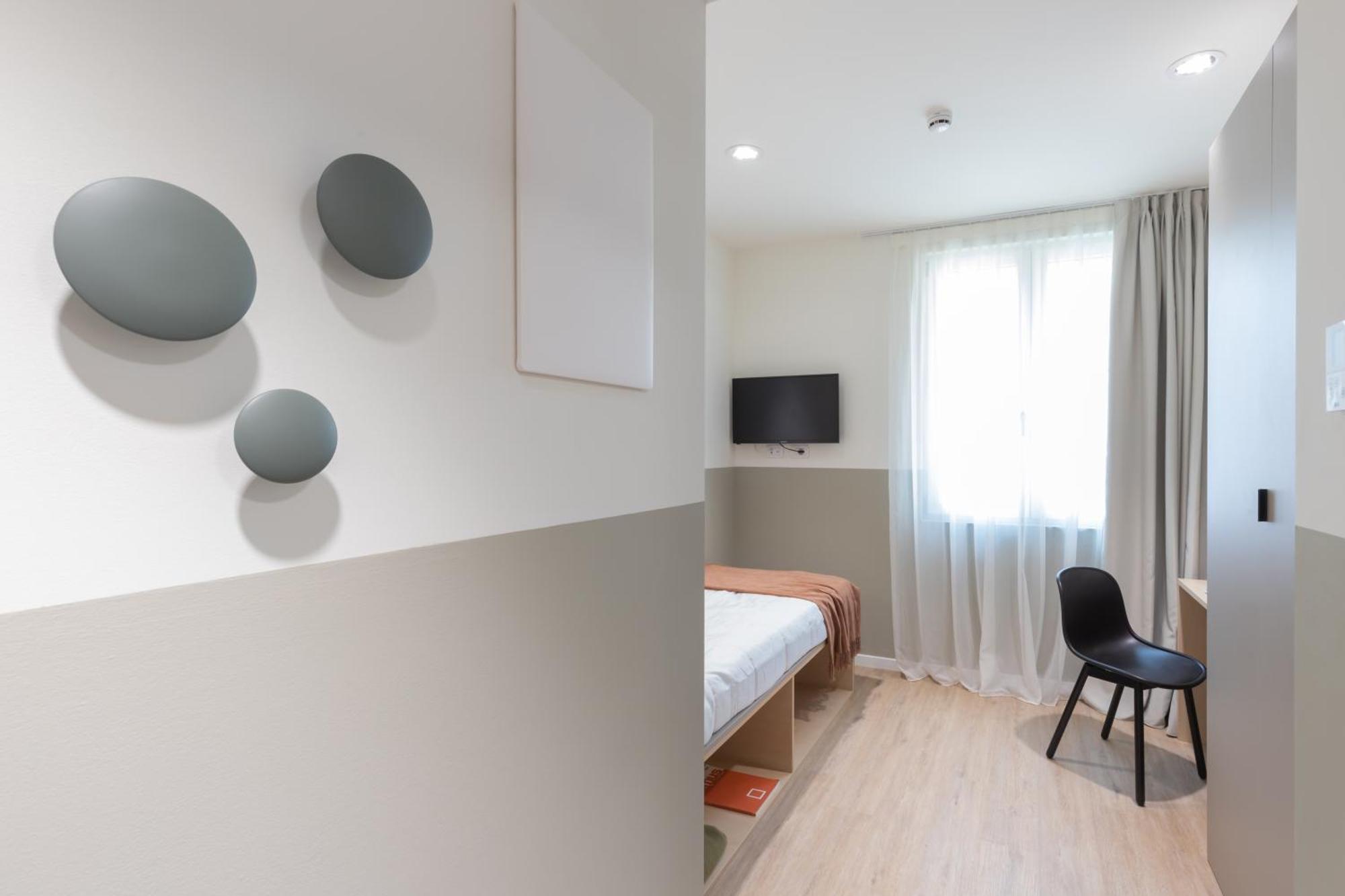 Well-Located Campus Rooms Near City Park Мілан Екстер'єр фото