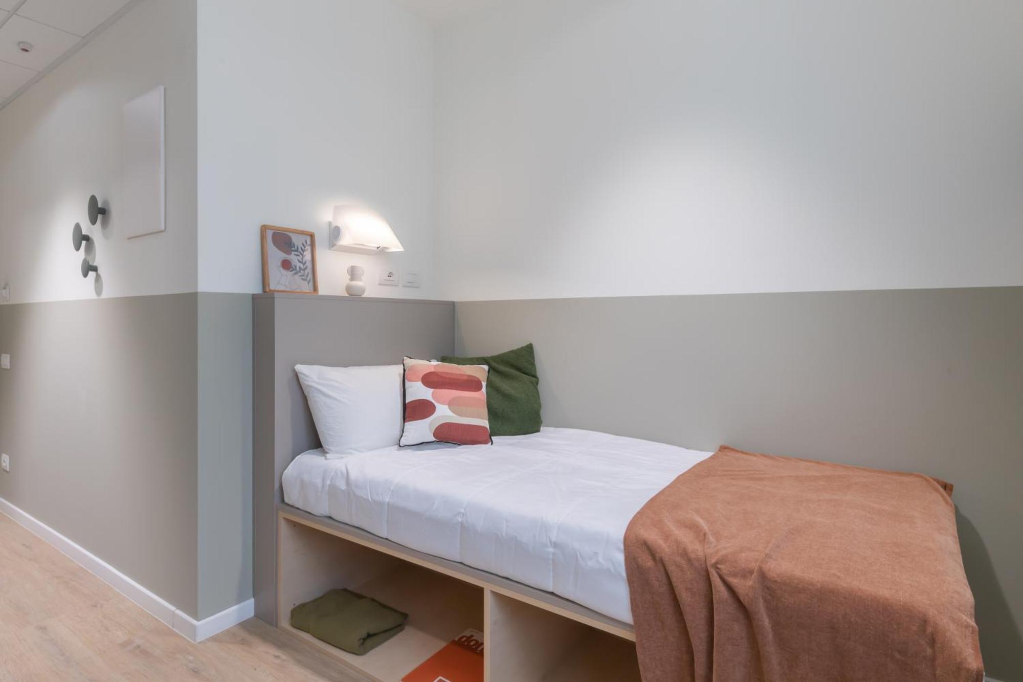 Well-Located Campus Rooms Near City Park Мілан Екстер'єр фото