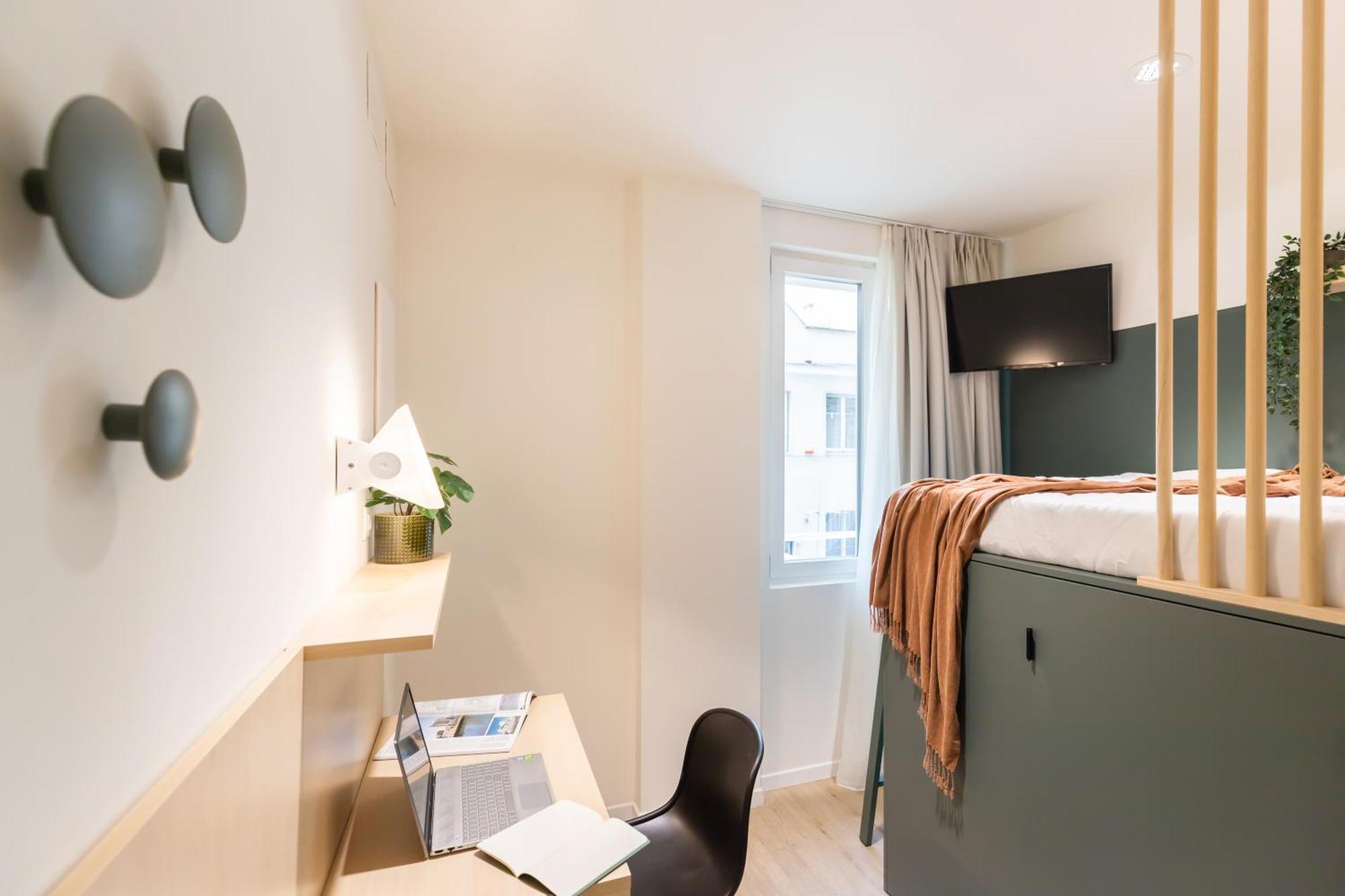Well-Located Campus Rooms Near City Park Мілан Екстер'єр фото
